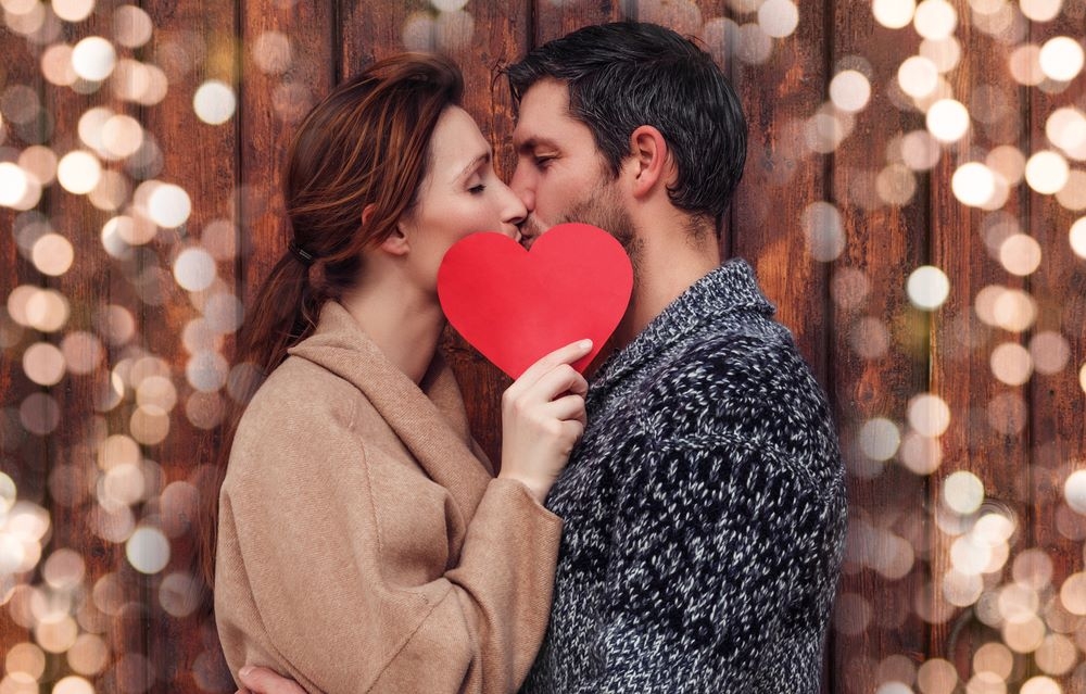 A romantic couple kissing because romance is very much alive and well in 2018.