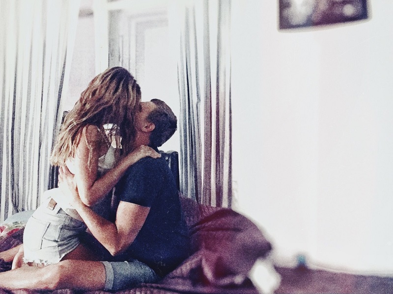 couple making out deciding when to have sex