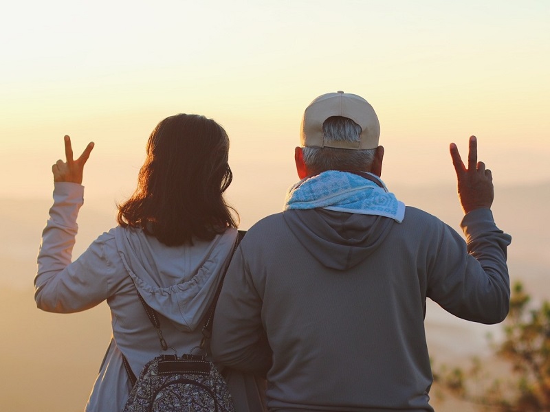 older-couple-enjoying-the-perks-of-dating-for-older-ones