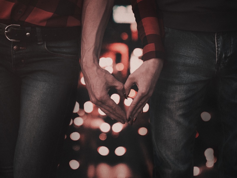 couple-holding-hands-practicing-different-types-of-intimacy
