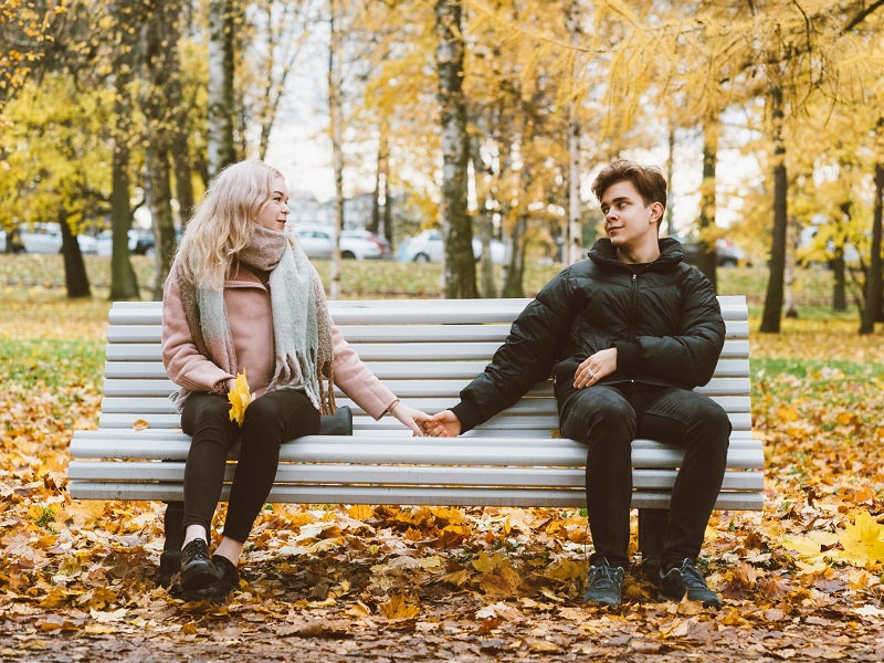 couple-in-park-enjoying-quarantine-date-ideas